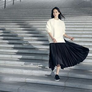 NWT and RARE Uniqlo x Theory pleated wrap skirt Size L